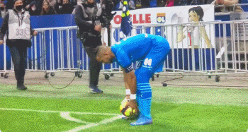 英超战报：曼联2-1战胜埃弗顿,（英超快讯：曼联2比1击败埃弗顿）