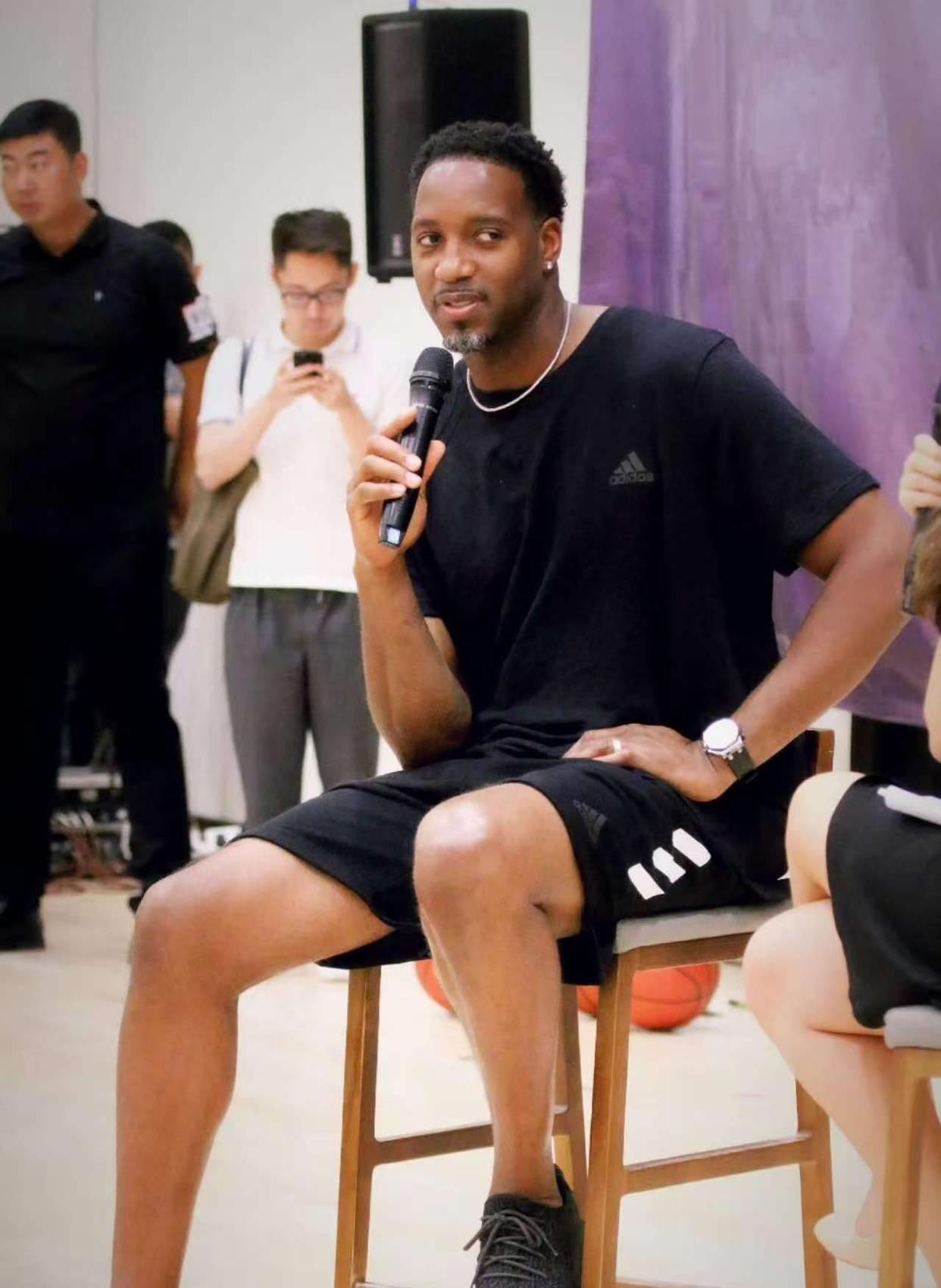 瓦科：特别感谢克雷桑给我这两次罚点机会，下回我再也不罚了（瓦科致谢克雷桑两次礼让点球：下次我不再主罚了）