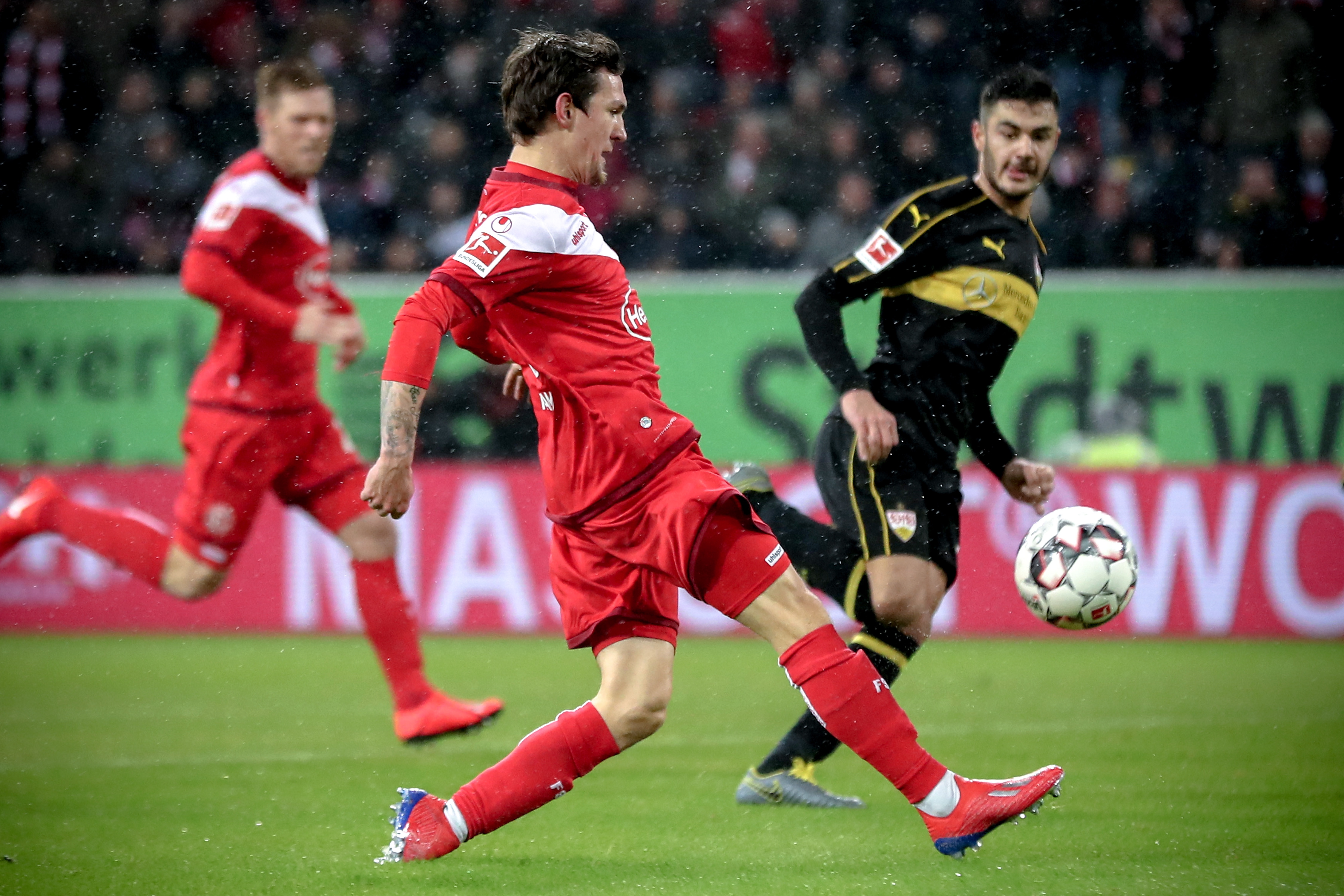 邵佳一独立带队时间不足一年半，此前曾担任国足助教（邵佳一独立执教未满一年半，此前曾任国足助教）